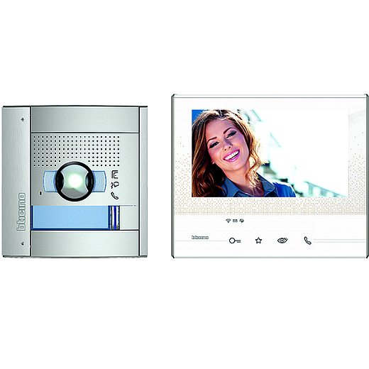 BTICINO 365011 mit Smartphone-Anbindung Einfamilien Flex’ONE Videosprechanlage -Set mit Trstation LINEA 3000 und Hausstation CLASSE 300 X13E